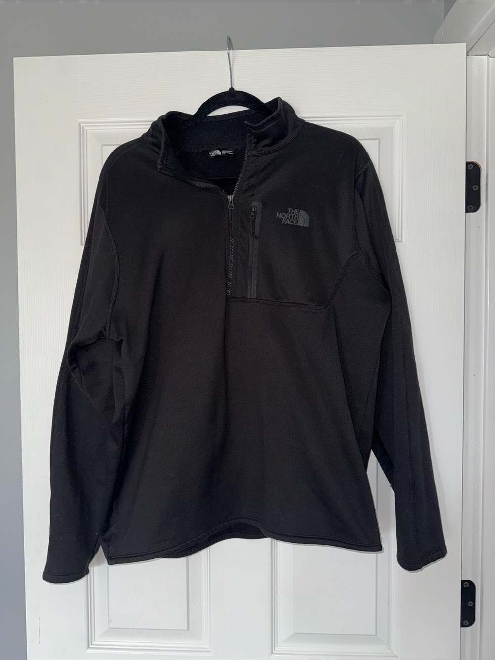 The North Face Men's Black Quarter-Zip Pull-Over Fleece